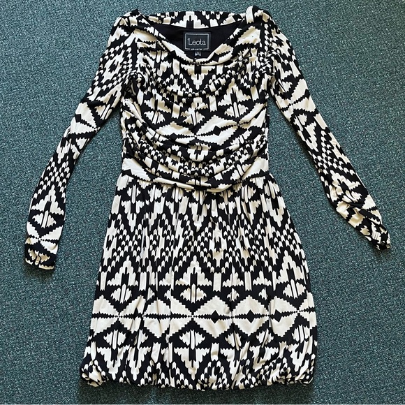 Leota Bubble Hem Dress with Ruched Long Sleeves and Ruching at th… - Picture 7 of 16